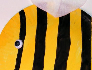 Paper plate bee craft - detail