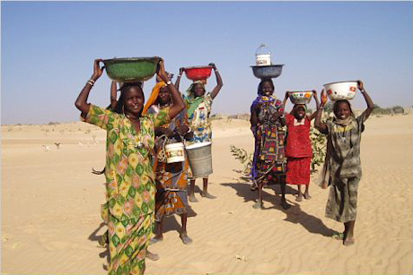 Women of Chad collecting water