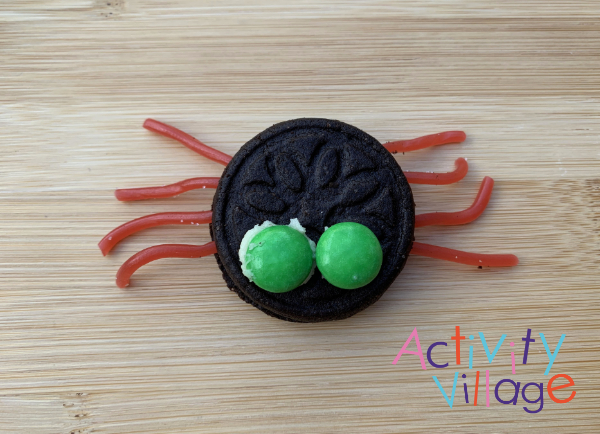 An oreo biscuit spider closeup