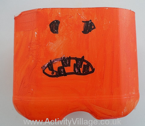 Pumpkin hanging lantern - Paint dried, face on...