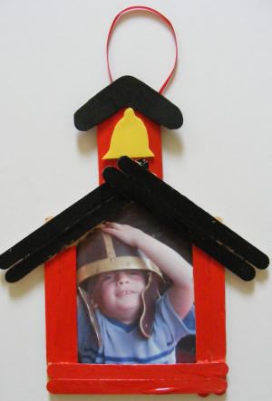 Schoolhouse photo frame craft