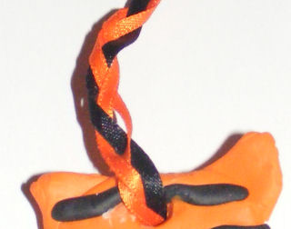 Tiger keyring ribbon detail