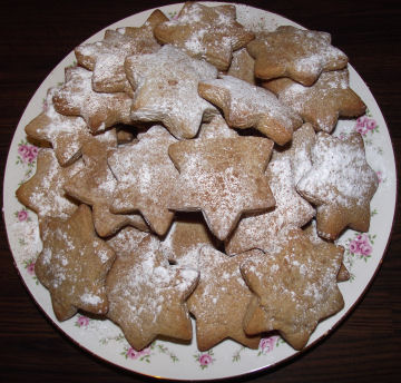Cinnamon bread stars - fun Christmas baking for kids