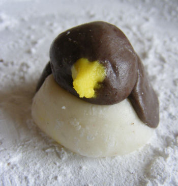 Fondant penguin 2