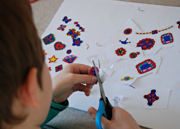 Cutting out the crown decorations