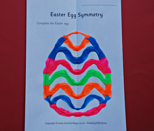 Painting a symmetrical egg