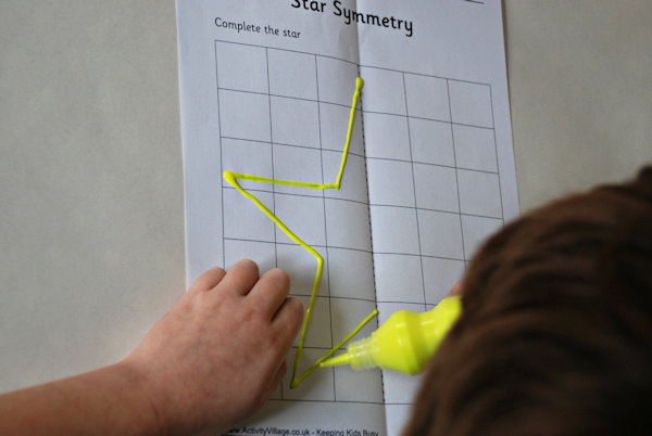 Using symmetry pages for symmetry painting