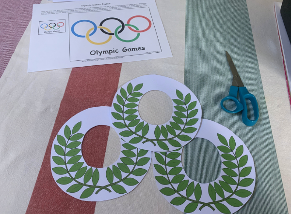 Cutting out Olympic wreaths