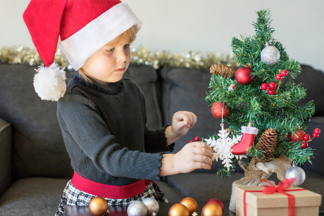 Decorate a miniature Christmas tree