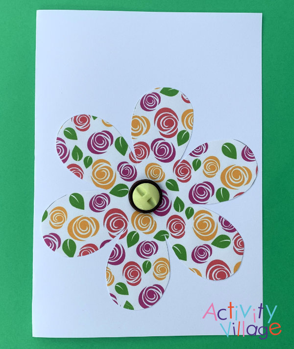 A pretty, simple flower card with button centre