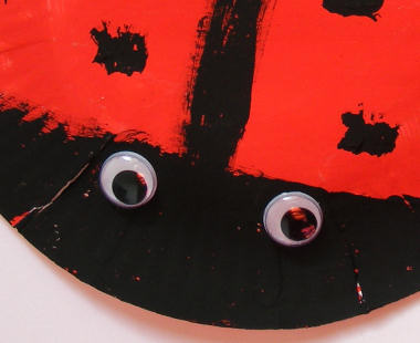 Paper plate ladybird craft - detail photo