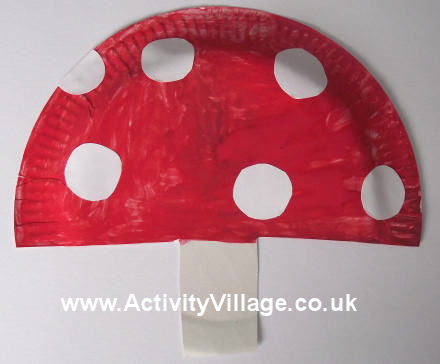 Paper plate toadstool