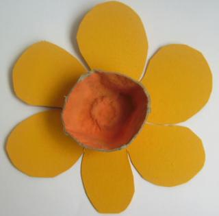 Make A Daffodil Badge